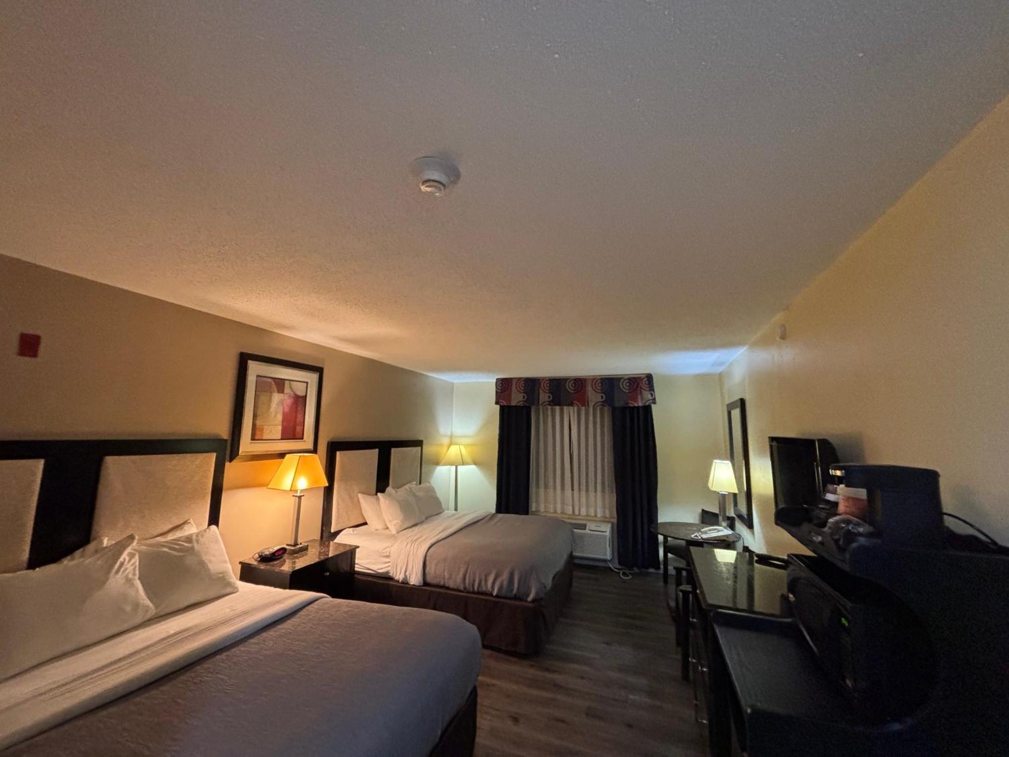 Quality Inn & Suites Woodstock Near Lake Geneva Exteriör bild