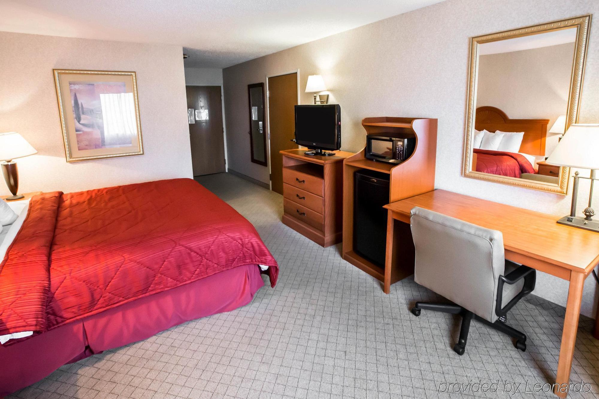 Quality Inn & Suites Woodstock Near Lake Geneva Exteriör bild