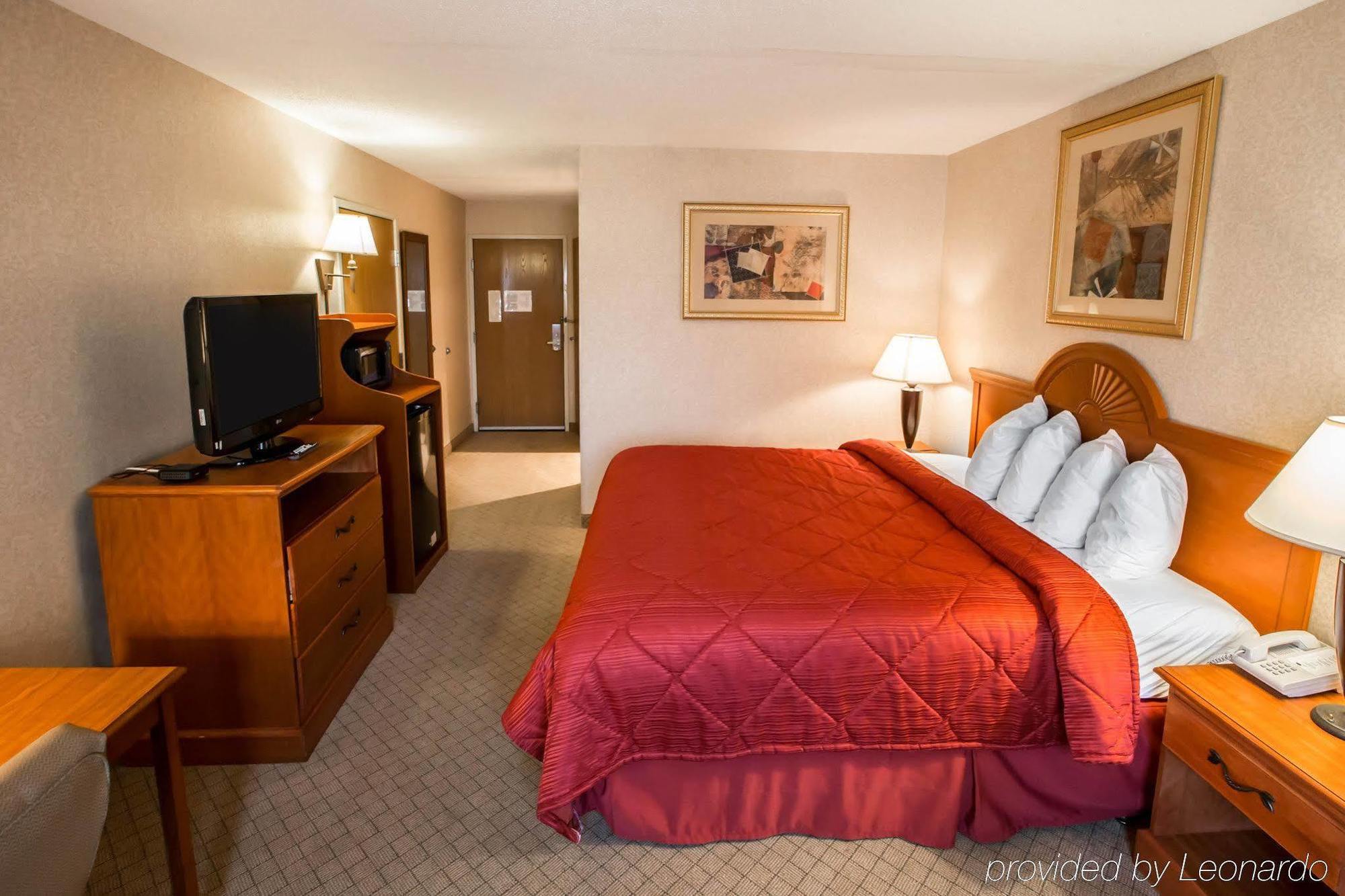 Quality Inn & Suites Woodstock Near Lake Geneva Exteriör bild