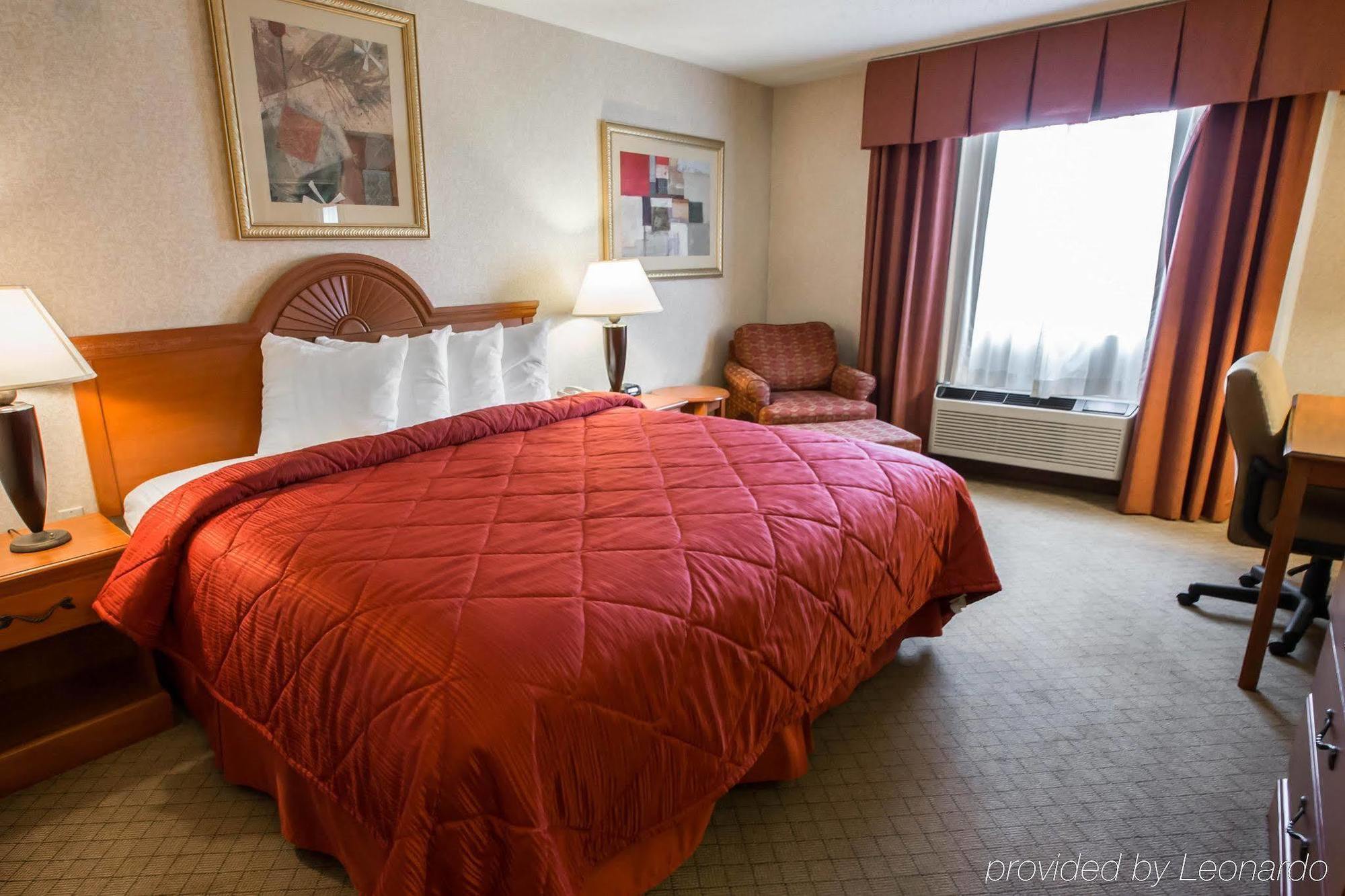 Quality Inn & Suites Woodstock Near Lake Geneva Exteriör bild