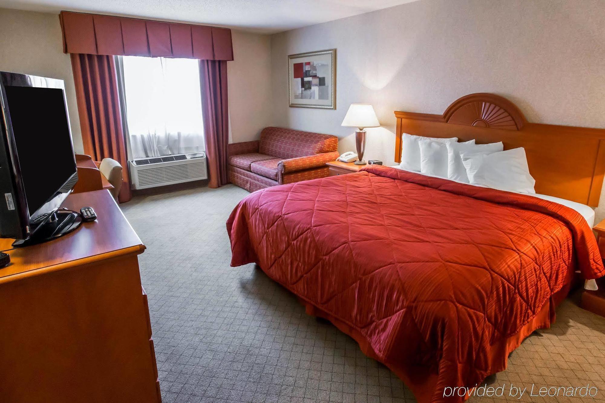 Quality Inn & Suites Woodstock Near Lake Geneva Exteriör bild