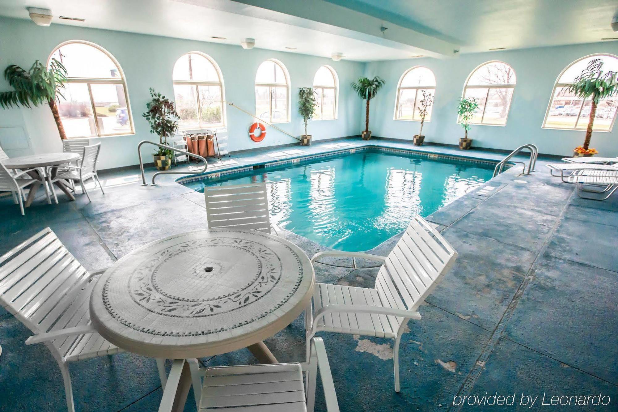 Quality Inn & Suites Woodstock Near Lake Geneva Exteriör bild