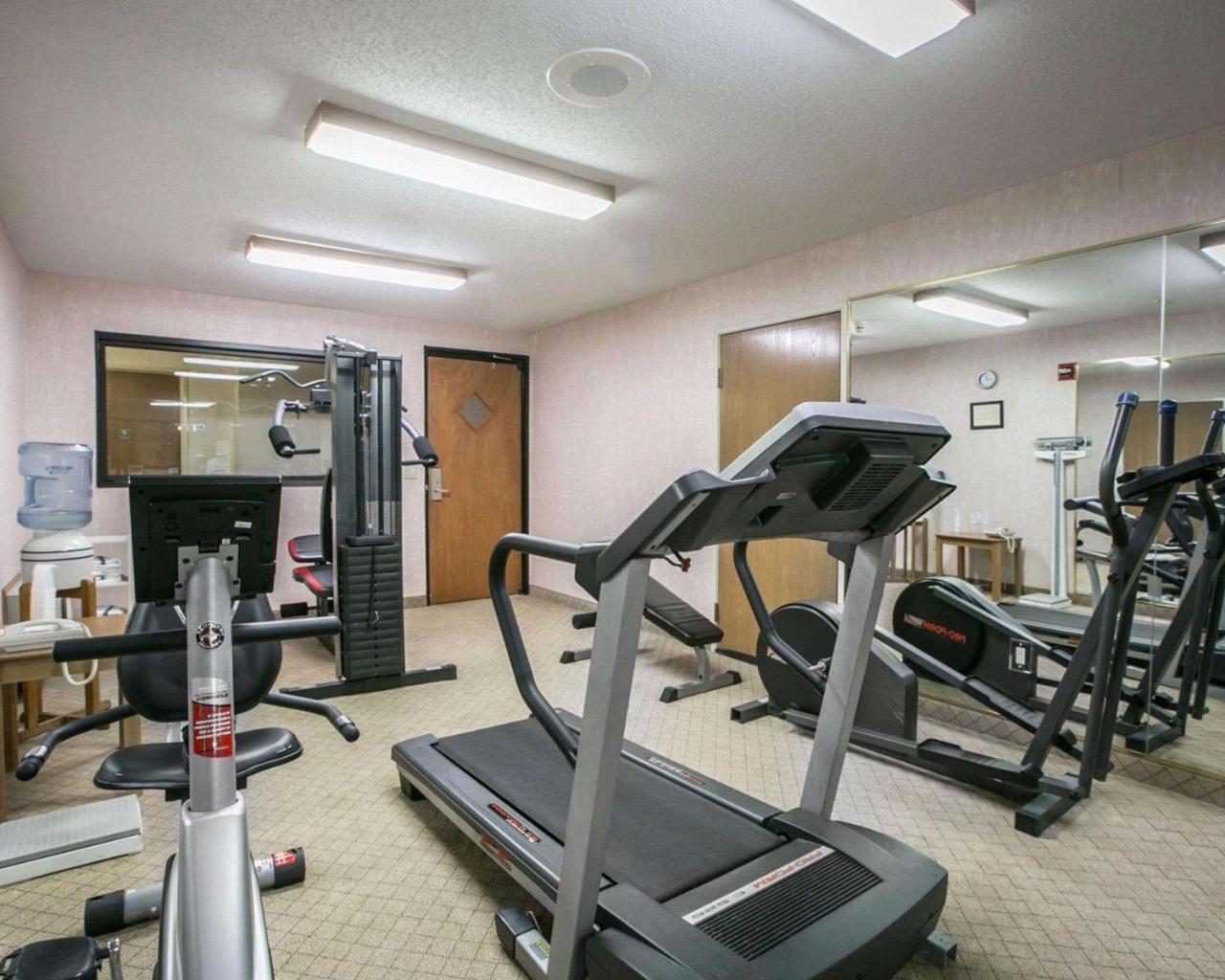 Quality Inn & Suites Woodstock Near Lake Geneva Exteriör bild